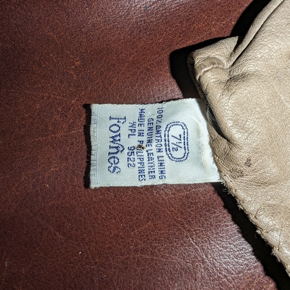 FOWNES LADIES lIGHT TAN LEATHER WINTER GLOVES - Picture 2 of 4